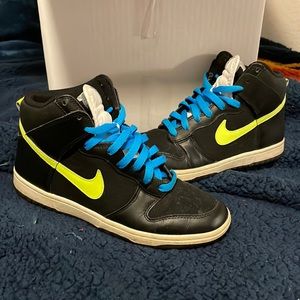 Nike high tops woman’s 8.5. Color black, neon blue and neon yellow